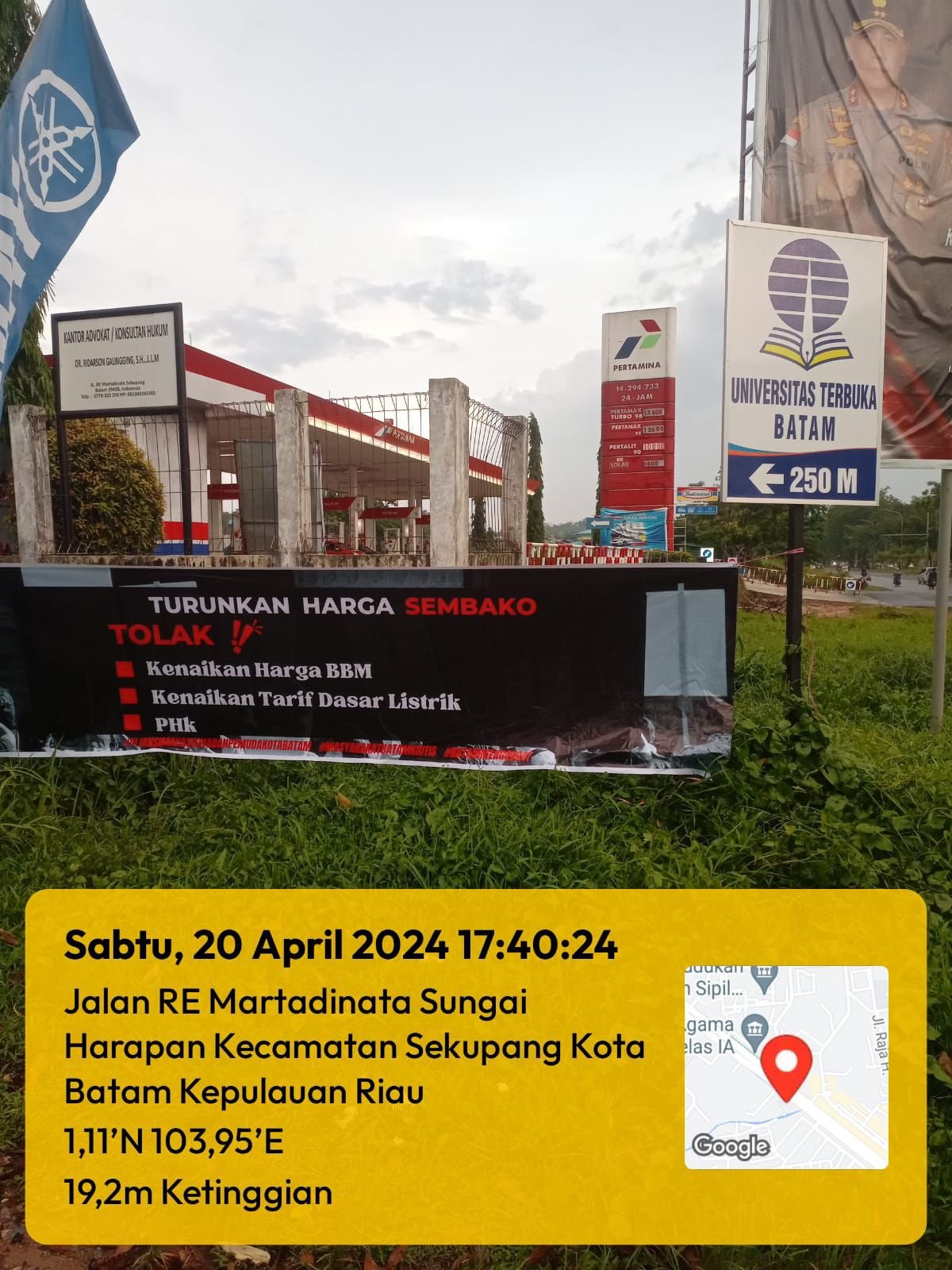 Spanduk penolakan