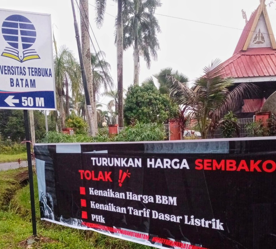 Spanduk penolakan