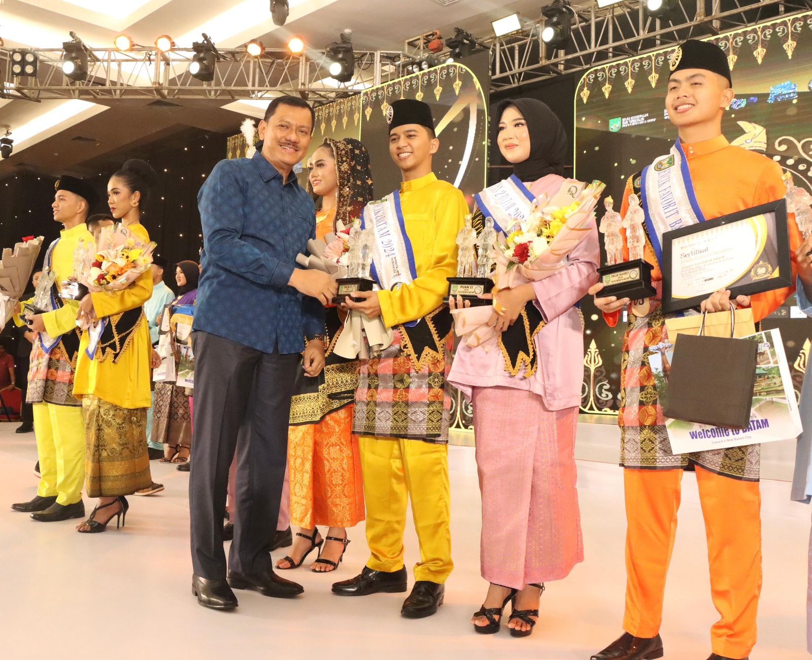 Menjadi Juri Pada Grand Final Pemilihan Duta Wisata Encik Dan Puan Kota Batam 2024.