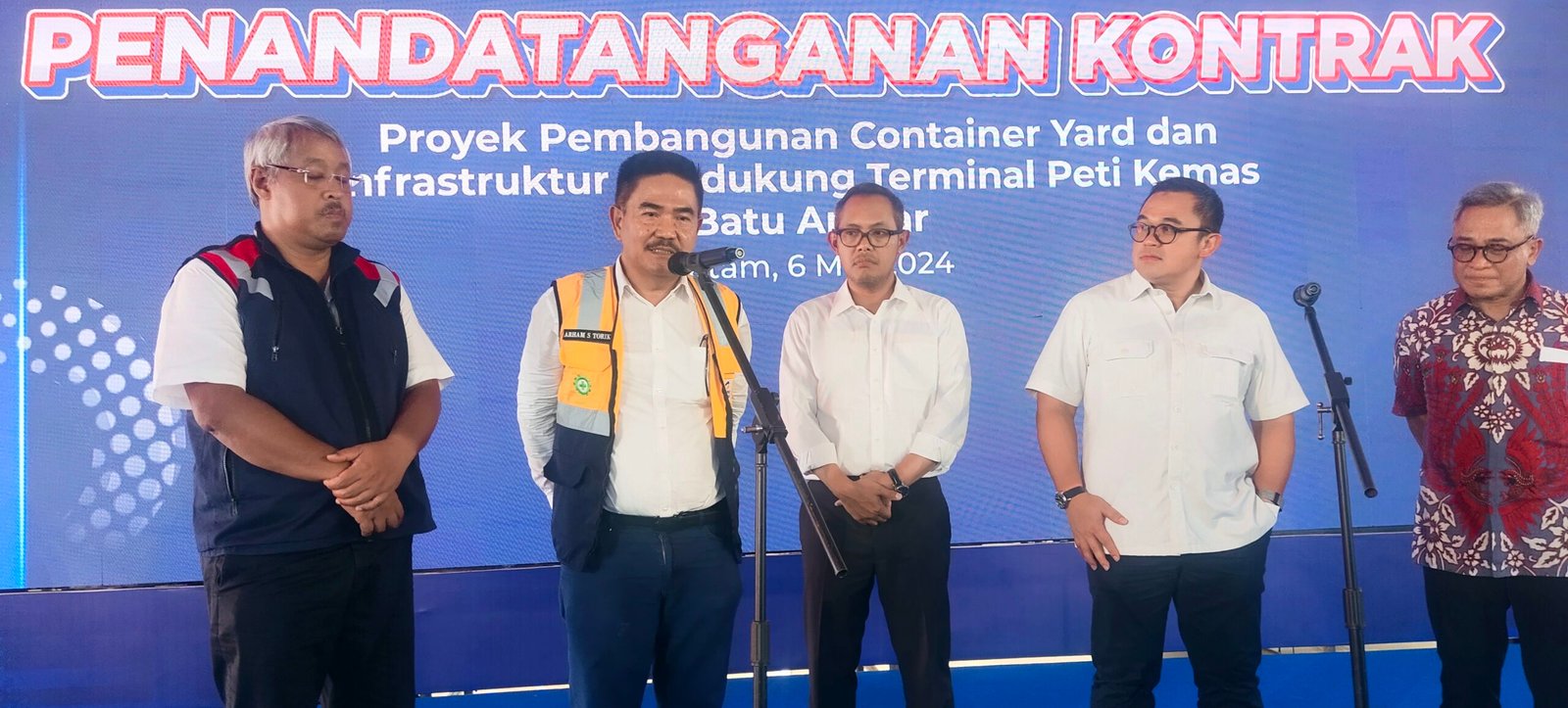 Penandatangan Proyek pembangunan Container Yart (CY) dan Infrastruktur Pendukung (IP) Terminal Peti Kemas Batu ampar