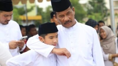 HMR & Marlin Salat Iduladha di Masjid Sultan dan Serahkan Enam Sapi Kurban