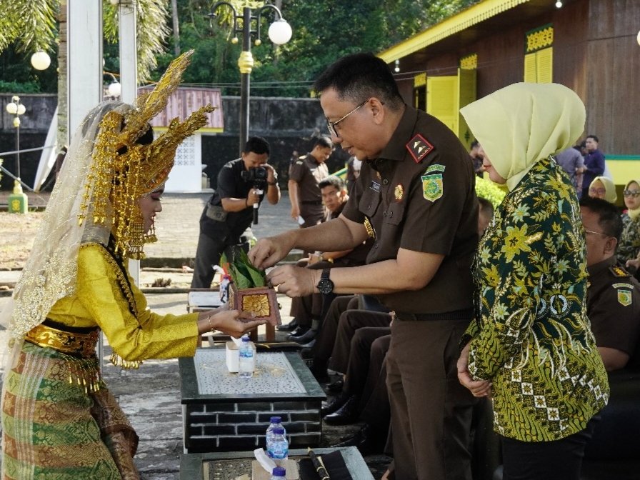 Kepala Kejaksaan Tinggi Kepulauan Riau Teguh Subroto, S.H., M.H