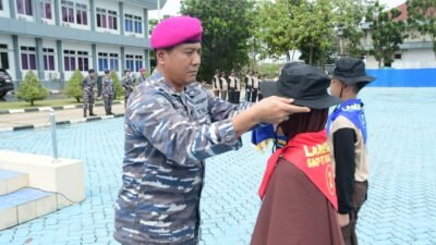 SISWA/SISWI SMP IT ULIL  ALBAB BATAM TEMPA MENTAL DI LANTAMAL IV