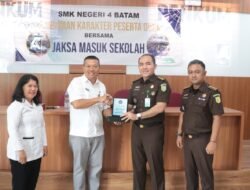 Sosialisasi Bahaya NAFZA Dan Bullying, Tim JMS Kejaksaan Tinggi Kepri Hadir Di SMKN 4 Batam