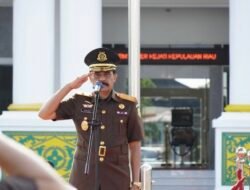WAKIL KEPALA KEJAKSAAN TINGGI KEPULAUAN RIAU BERTINDAK SELAKU INSPEKTUR UPACARA PERINGATAN HARI SUMPAH PEMUDA KE-96 TAHUN 2024