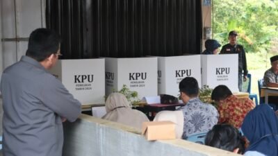 Datangi Beberapa TPS, Kajati Kepri Pantau Langsung Pelaksanaan Pilkada Kepri