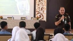 Jaksa masuk sekolah