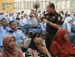 Kejati Kepri Sosialisasi Bahaya Napza dan Bullying di SMKN 1 dan SMKN 3 Batam