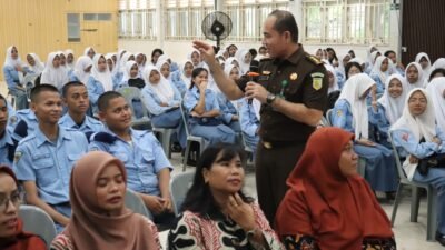 Kejati Kepri Sosialisasi Bahaya Napza dan Bullying di SMKN 1 dan SMKN 3 Batam