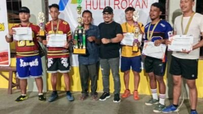 Yarman-All  Berhasil Meraih Juara I Turnamen Badminton, Setelah Melibas Asrul-Lamhot di Partai Final